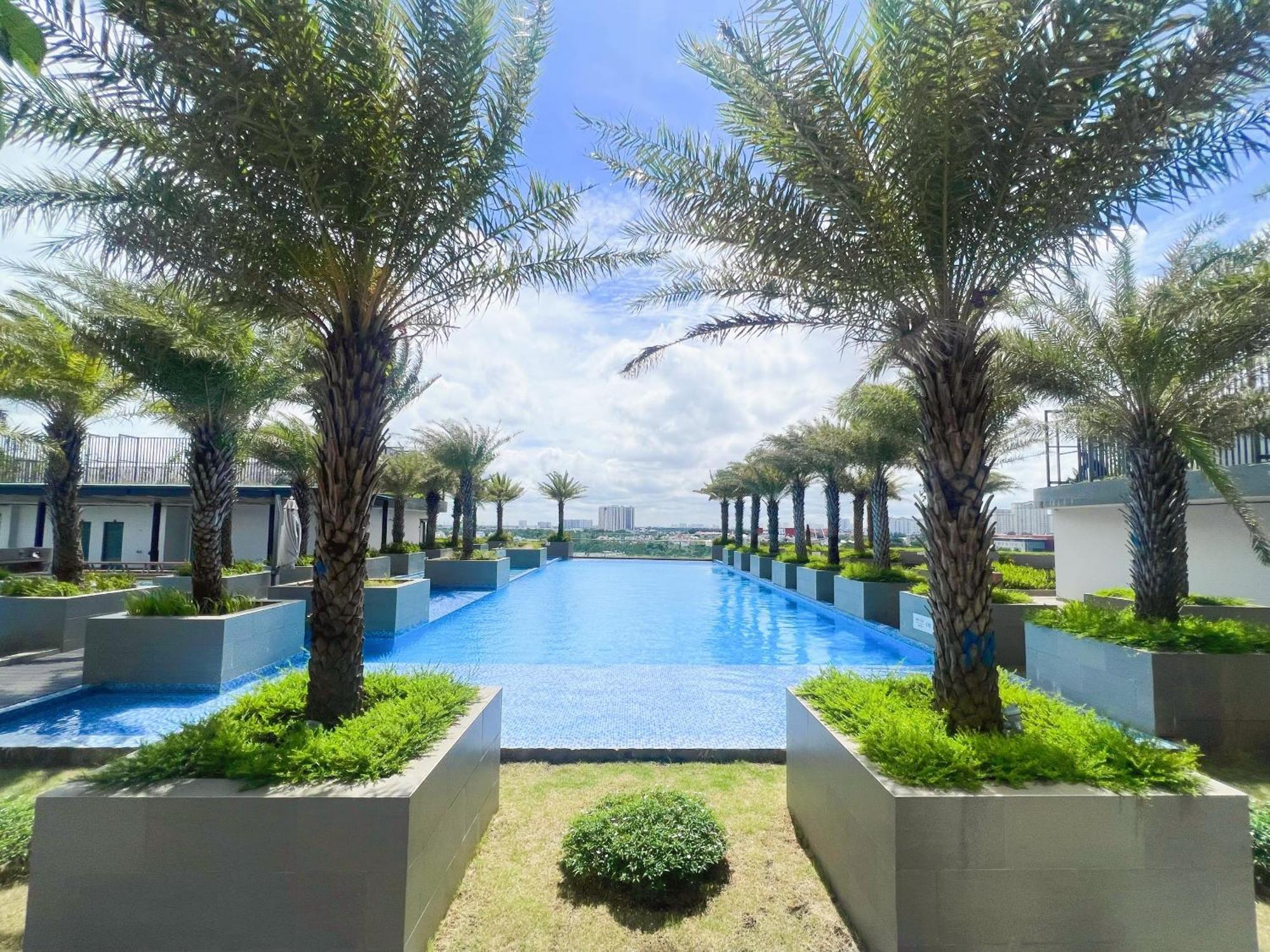 Pool-view Near Korean Town In Apartment
